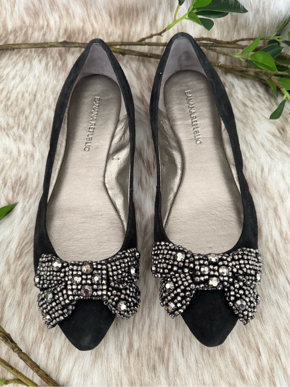 Banana Republic Black Suede Beaded Bow Pointed Toe Flats Size 6